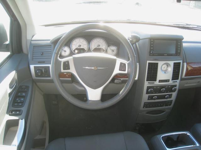 2008 Chrysler Town and Country Silverado Short Bed Z71 4x4