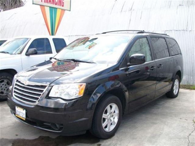 2008 Chrysler Town and Country CXL Premium Sedan 4D