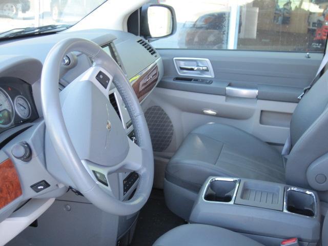 2008 Chrysler Town and Country Super Crew Lariat 4WD