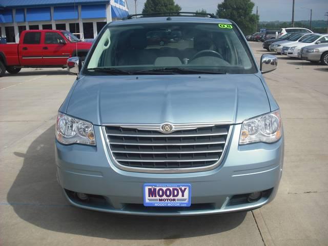 2008 Chrysler Town and Country Supercrew 139 King Ranch