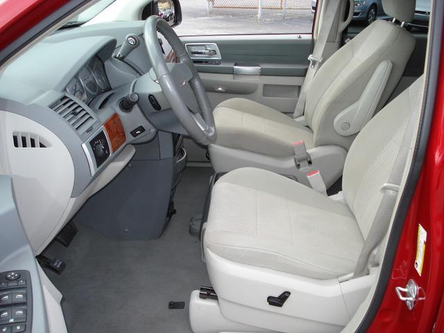 2008 Chrysler Town and Country 3.5