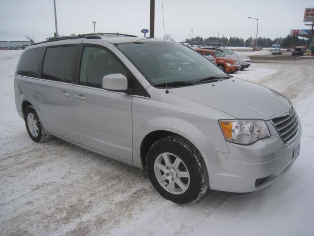 2008 Chrysler Town and Country Silverado Short Bed Z71 4x4