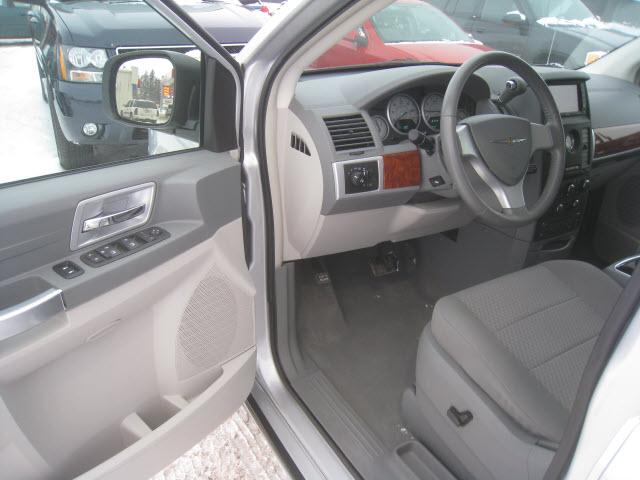 2008 Chrysler Town and Country Silverado Short Bed Z71 4x4