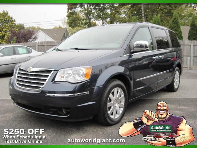 2008 Chrysler Town and Country SLT 25