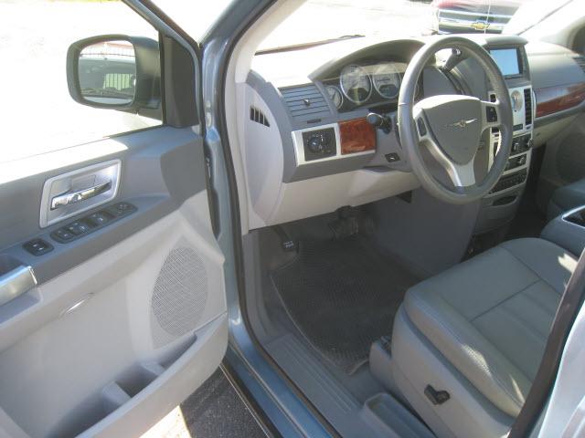 2008 Chrysler Town and Country 2WD Flareside