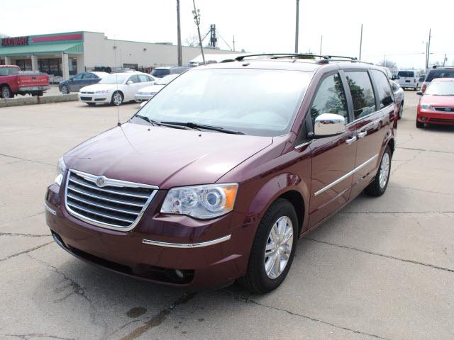 2008 Chrysler Town and Country SLT 25