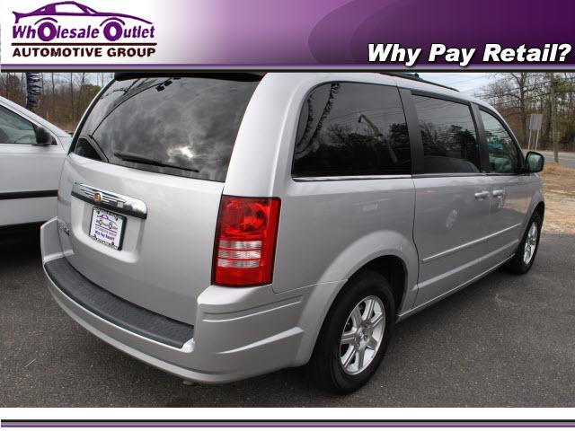 2008 Chrysler Town and Country Unknown