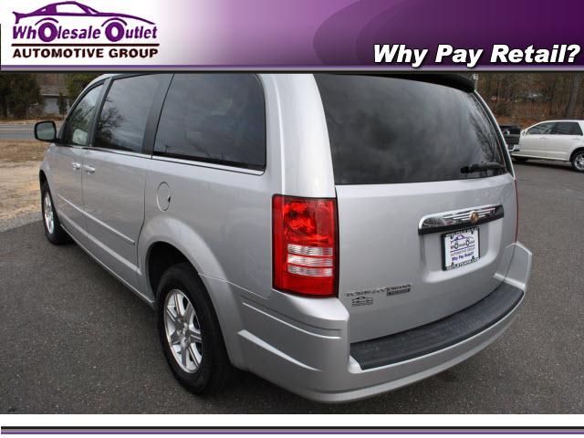 2008 Chrysler Town and Country Unknown