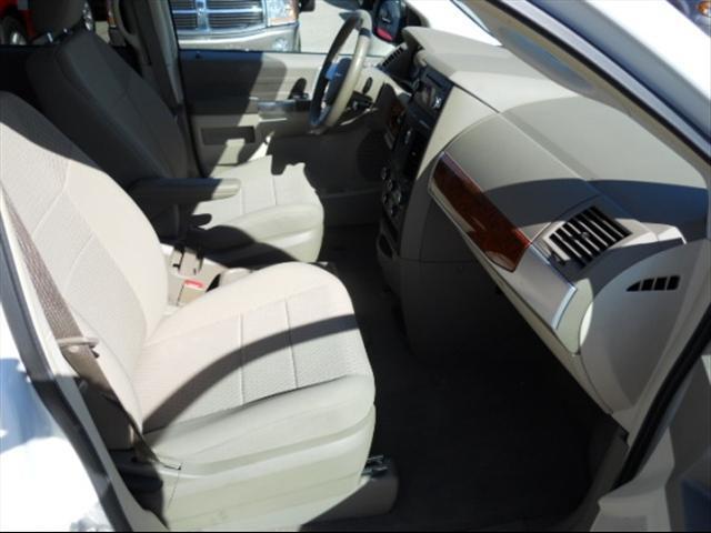 2008 Chrysler Town and Country 3.5