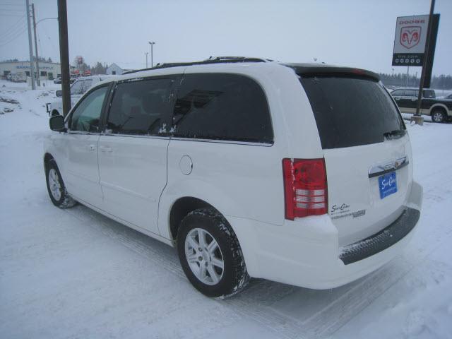 2008 Chrysler Town and Country Styleside 6.5 Box XL