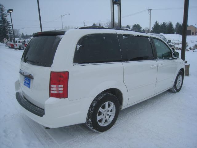 2008 Chrysler Town and Country Styleside 6.5 Box XL