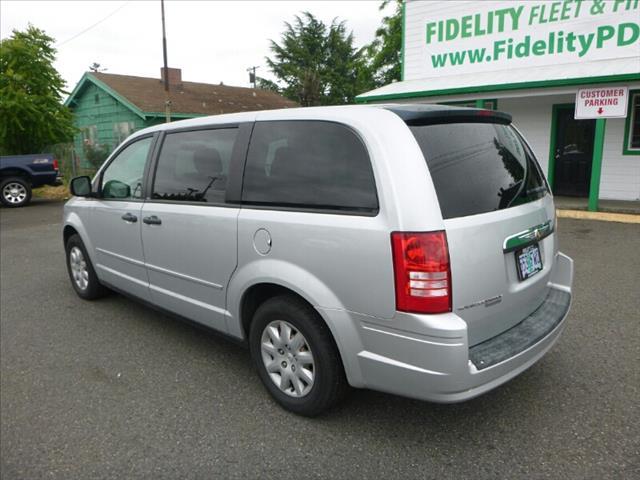 2008 Chrysler Town and Country 4X4 Sunroof, Leather