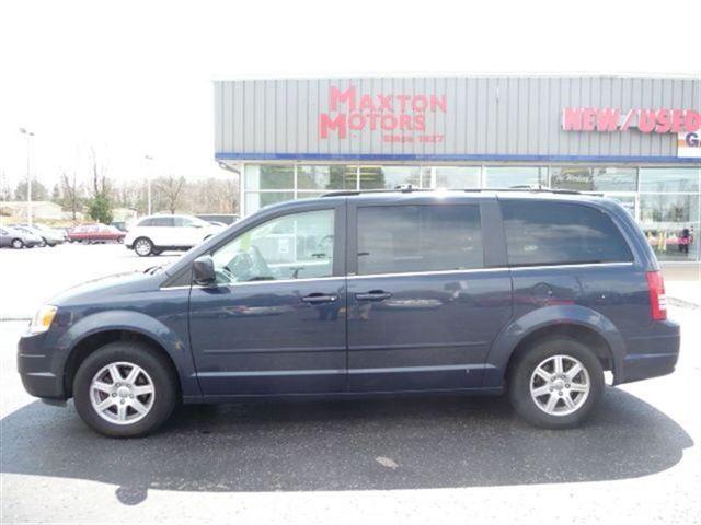 2008 Chrysler Town and Country CXL Premium Sedan 4D