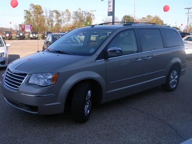 2008 Chrysler Town and Country SLT 25