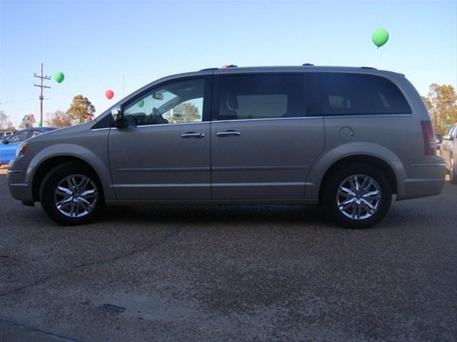 2008 Chrysler Town and Country SLT 25