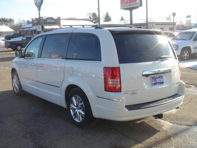 2009 Chrysler Town and Country SLT 25