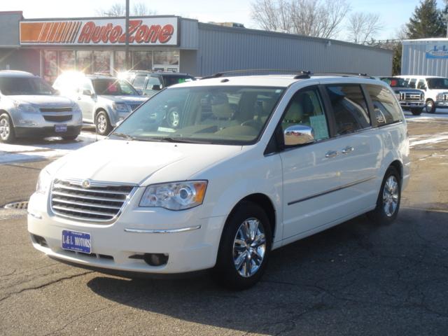 2009 Chrysler Town and Country SLT 25