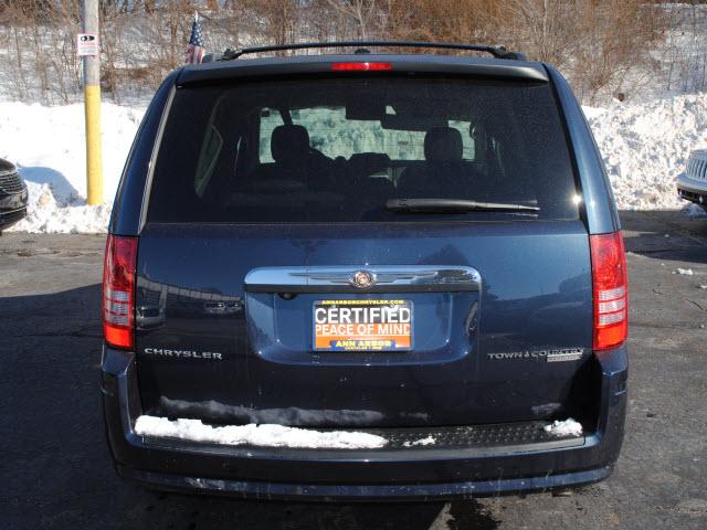 2009 Chrysler Town and Country 3.5