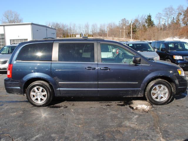 2009 Chrysler Town and Country 3.5