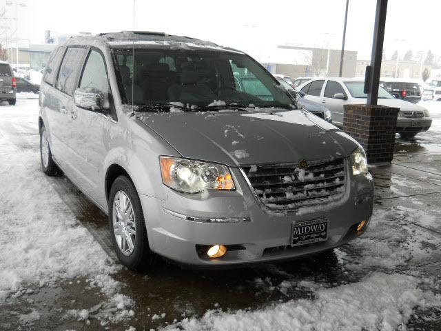 2009 Chrysler Town and Country Unknown