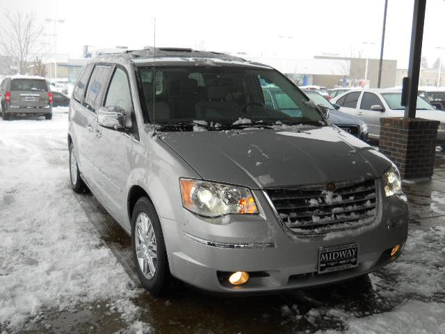 2009 Chrysler Town and Country Unknown