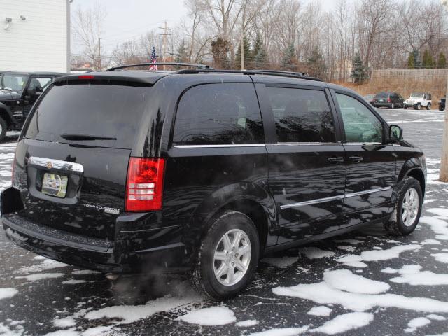 2009 Chrysler Town and Country 3.5