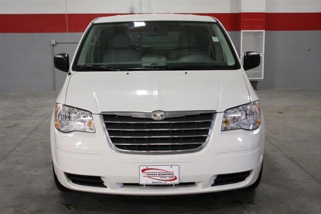 2009 Chrysler Town and Country Elk Conversion Van