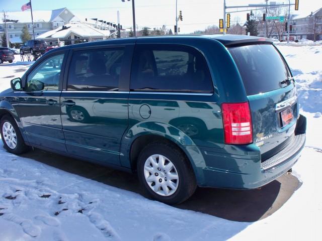 2009 Chrysler Town and Country Unknown