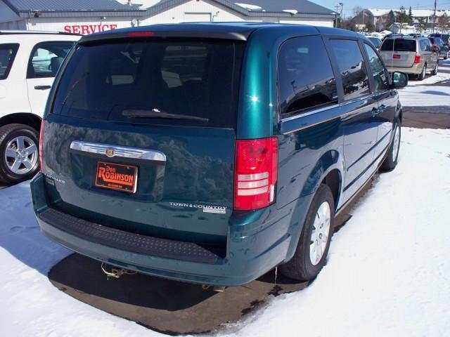 2009 Chrysler Town and Country Unknown