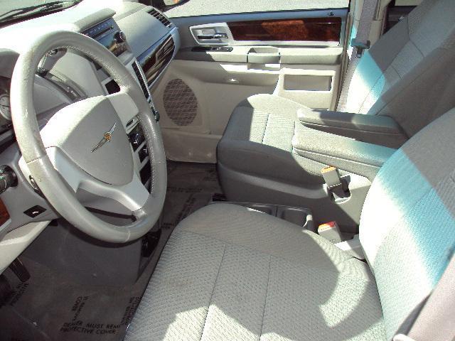 2009 Chrysler Town and Country 3.5