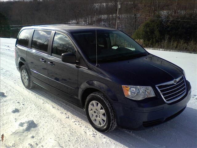 2009 Chrysler Town and Country SL Regular Cab 2WD