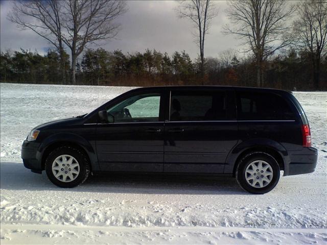 2009 Chrysler Town and Country SL Regular Cab 2WD