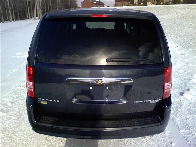 2009 Chrysler Town and Country SL Regular Cab 2WD