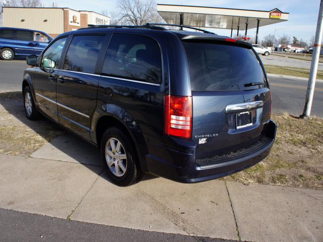 2009 Chrysler Town and Country 3.5