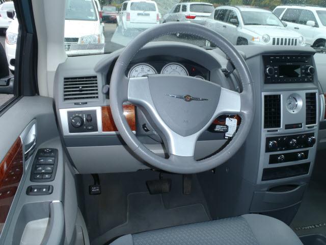 2009 Chrysler Town and Country 3.5