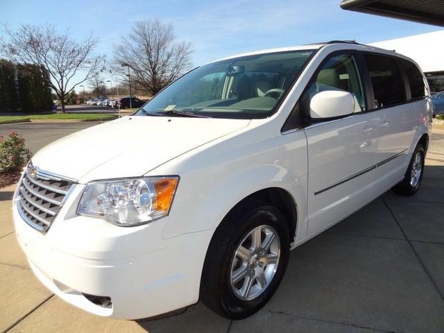 2009 Chrysler Town and Country 3.5