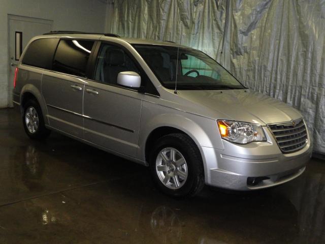 2010 Chrysler Town and Country EX GAS Saverlooks Greathybrid Hatchback