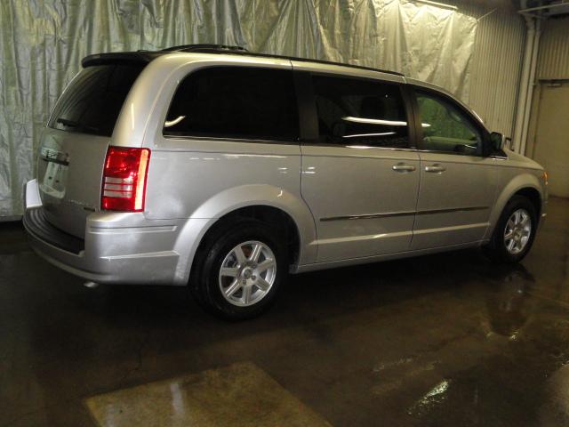 2010 Chrysler Town and Country EX GAS Saverlooks Greathybrid Hatchback