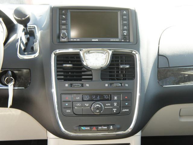 2011 Chrysler Town and Country Unknown