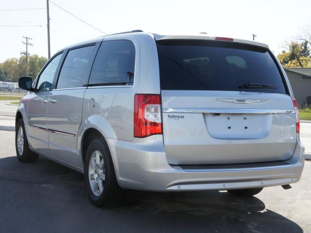 2011 Chrysler Town and Country Unknown