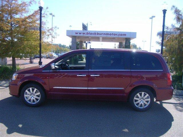 2012 Chrysler Town and Country Limited NAV 4X4