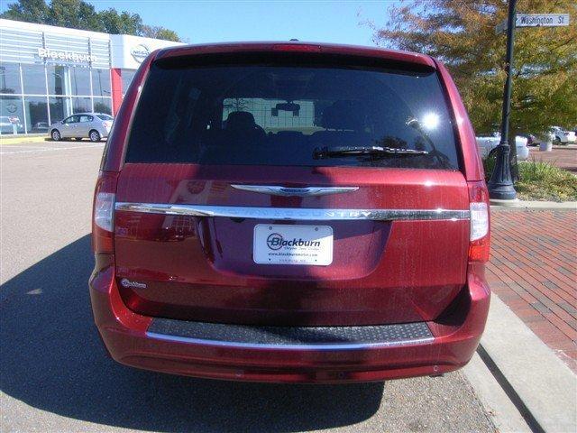 2012 Chrysler Town and Country Limited NAV 4X4