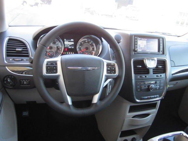 2012 Chrysler Town and Country Limited NAV 4X4