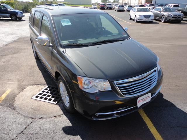 2012 Chrysler Town and Country SLT 25