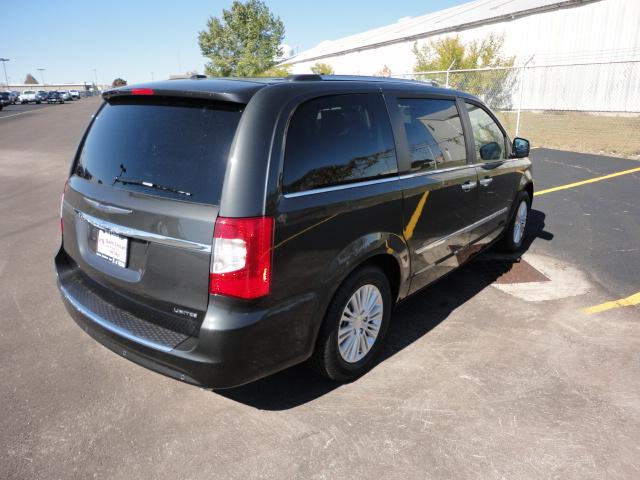 2012 Chrysler Town and Country SLT 25