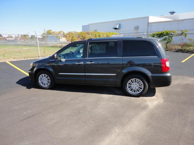 2012 Chrysler Town and Country SLT 25