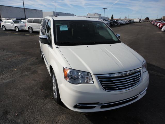 2012 Chrysler Town and Country Limited NAV 4X4