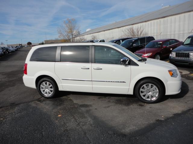 2012 Chrysler Town and Country Limited NAV 4X4