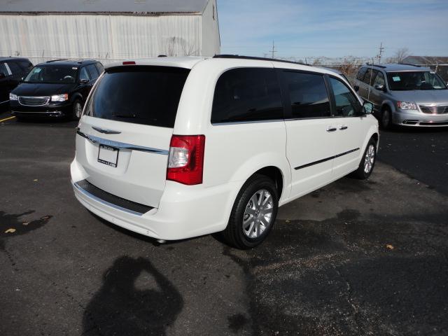 2012 Chrysler Town and Country Limited NAV 4X4