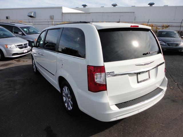 2012 Chrysler Town and Country Limited NAV 4X4